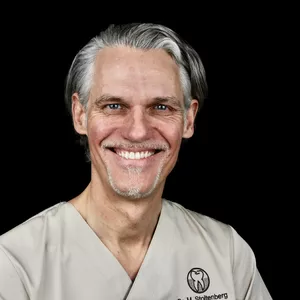 Dr. med. dent. Martin Stoltenberg