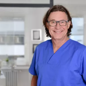 Dr. Stephanus Steuer M.Sc. MOM, Implantologie