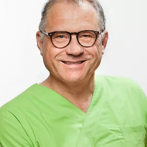 Dr. Martin Nemec M. Sc. in Implantologie und Pa